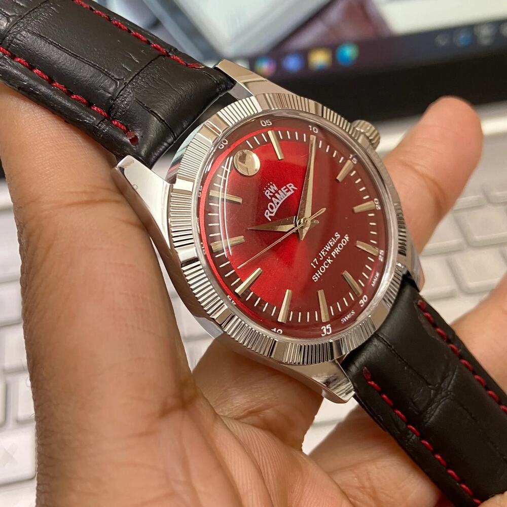 Vintage 1985 Roamer Manual Mens Silver Watch W/Fluted Bezel & Red accents - Picture 2 of 6